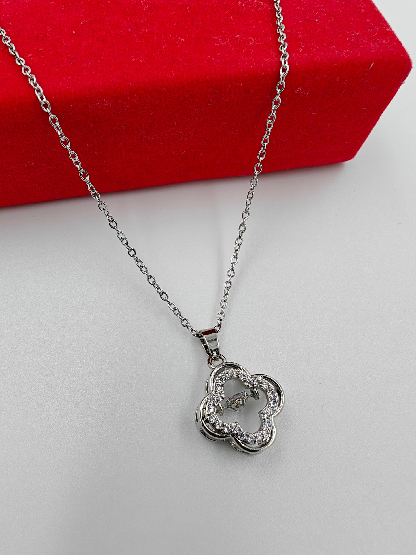 Waterproof Pendant - Celebrity-Inspired Chain for Anti-Tarnish, Everyday Use