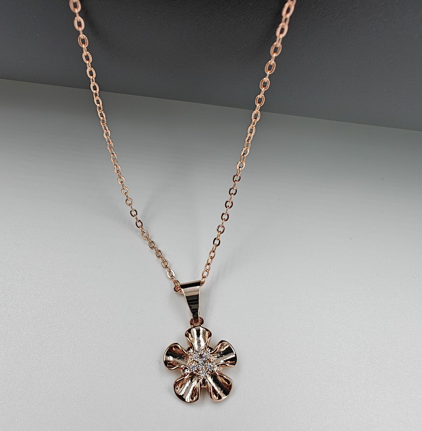 Waterproof Flower pendent chain | Rose gold | Daily wear