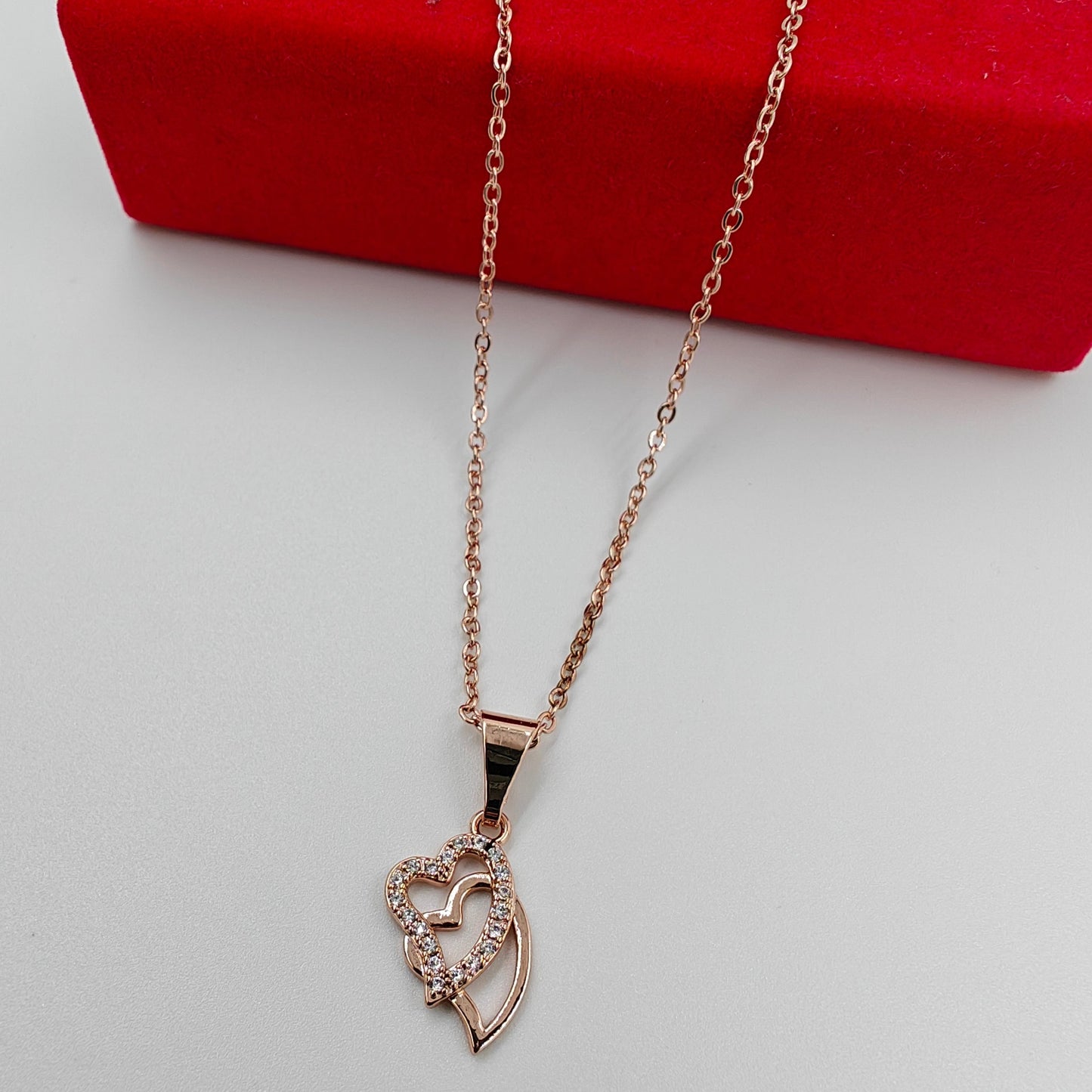 Gold-Plated Waterproof Pendant Chain - Durable, Tarnish-Free, Celebrity-Inspired Design