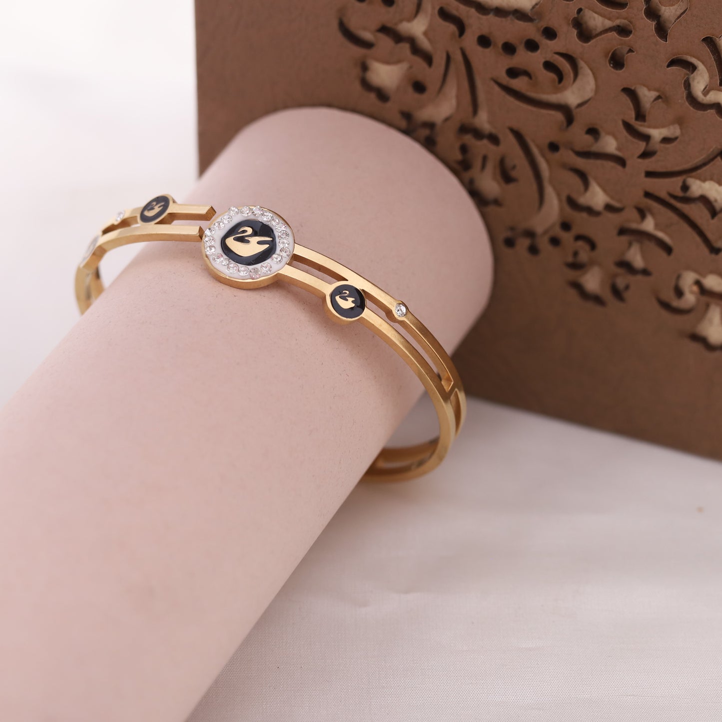GleamOn Cuff