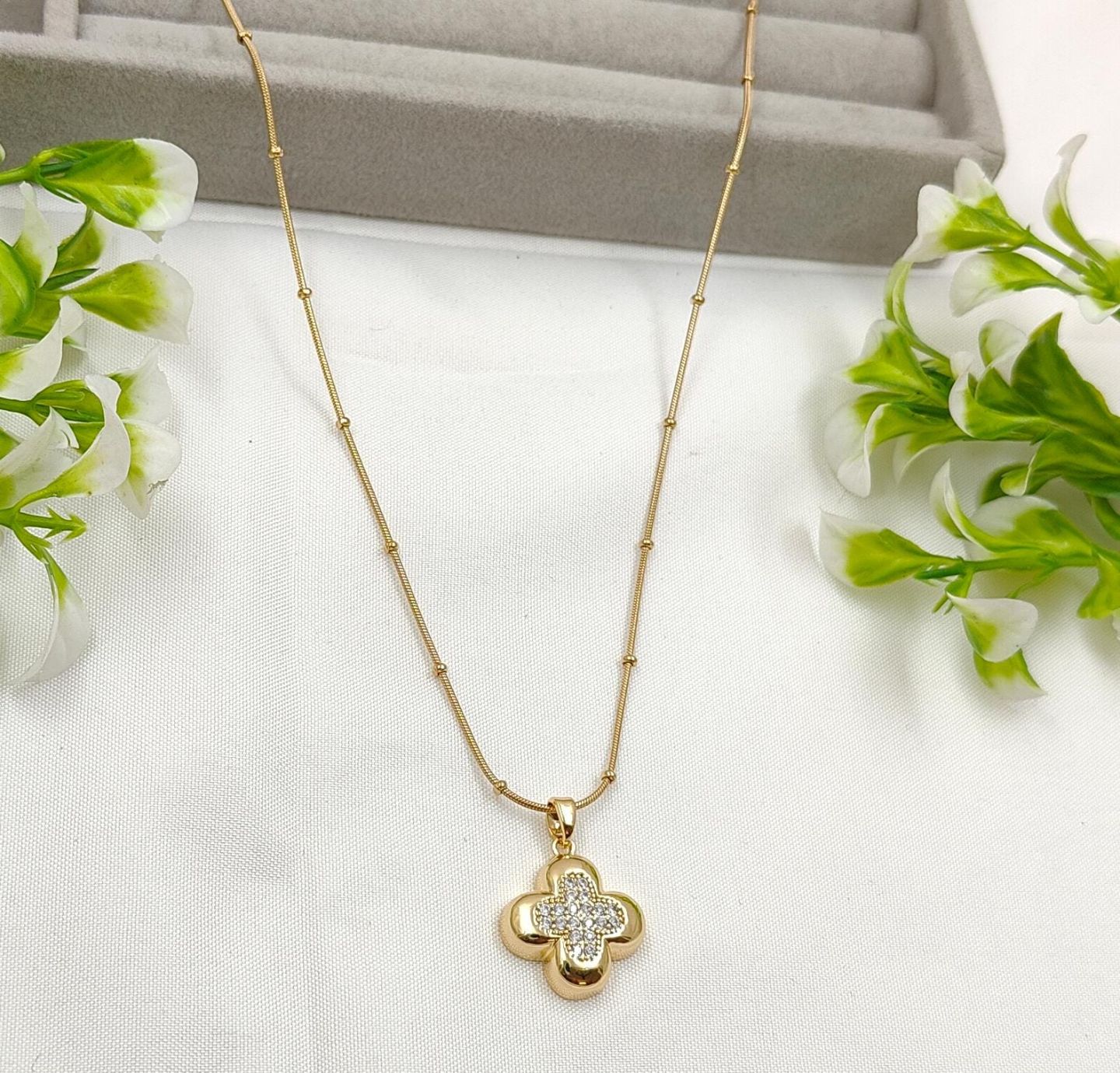 The golden glow Necklace