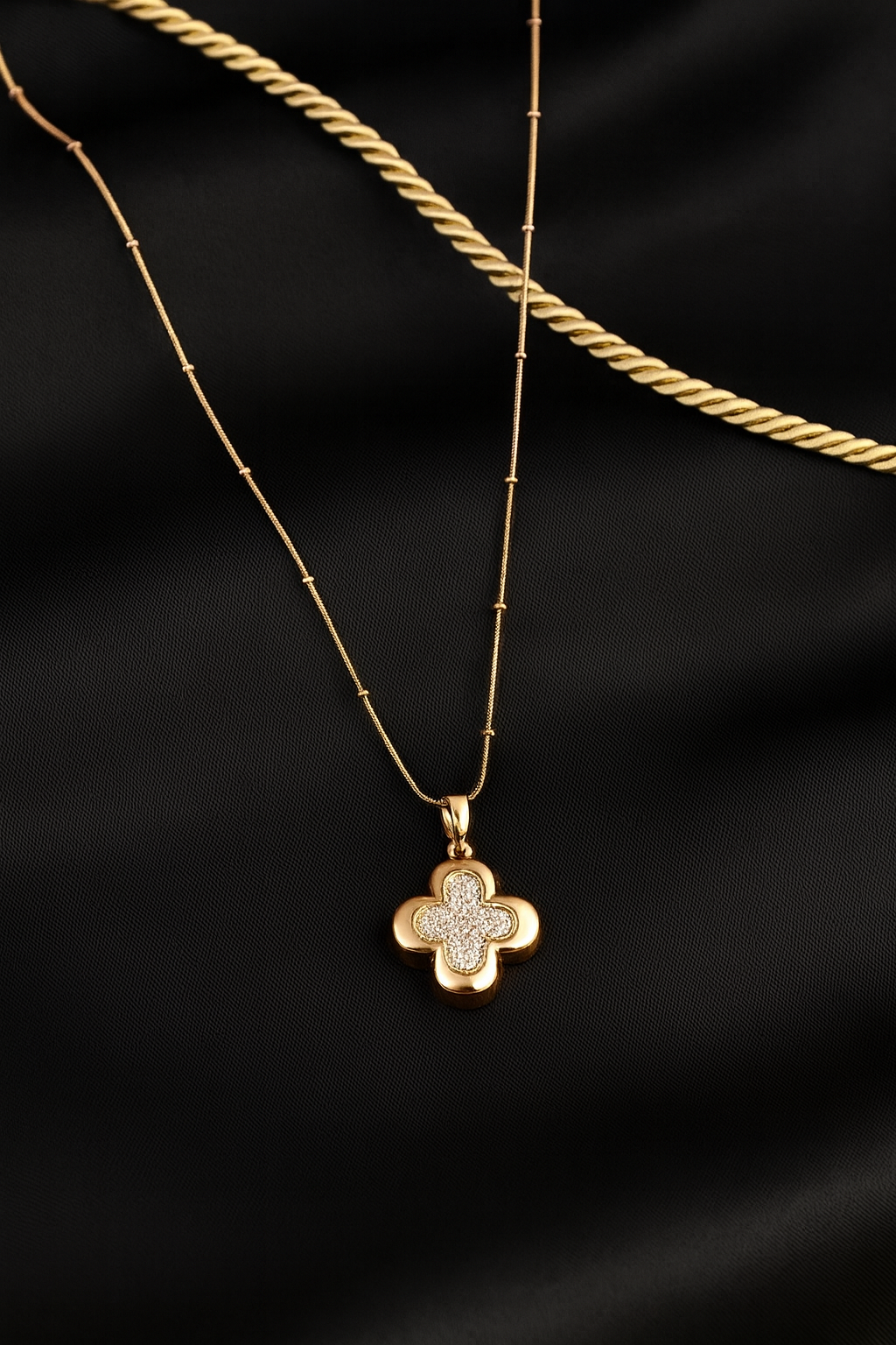 The golden glow Necklace