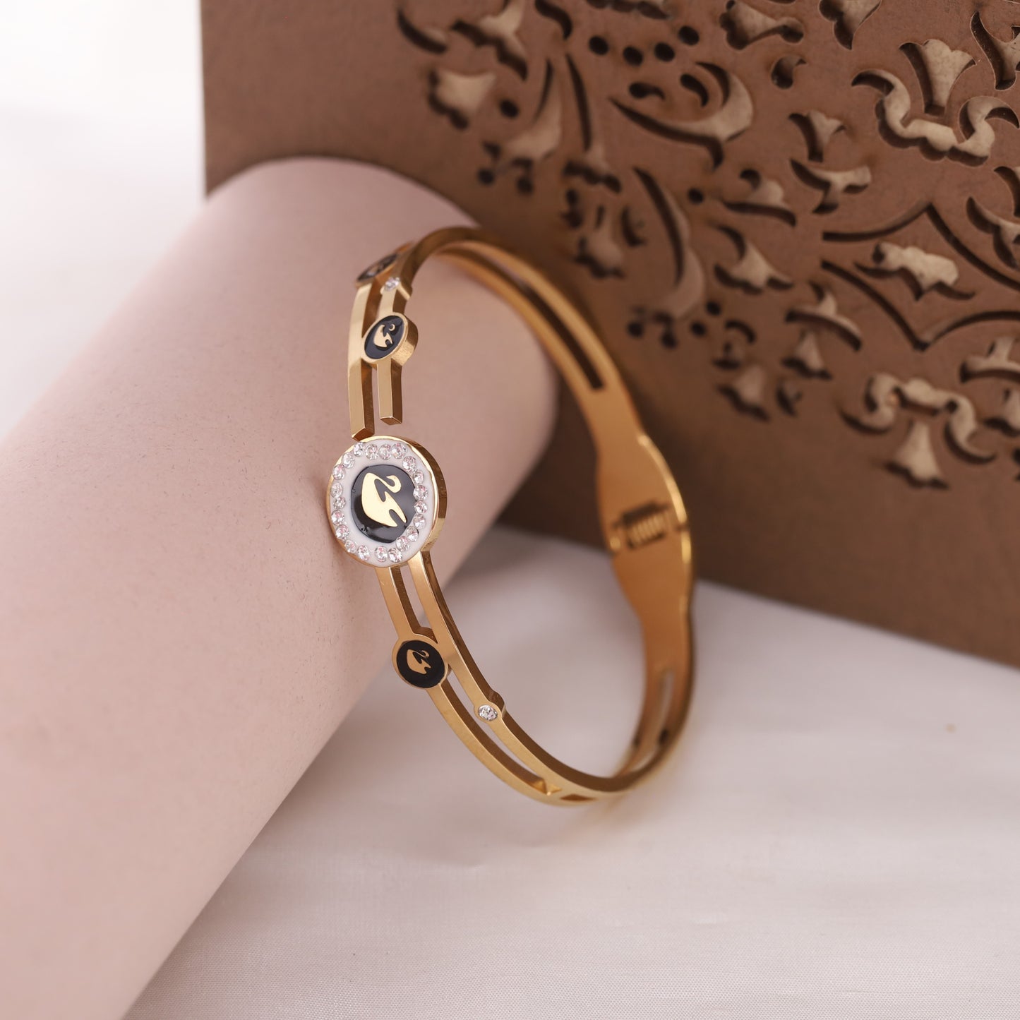 GleamOn Cuff