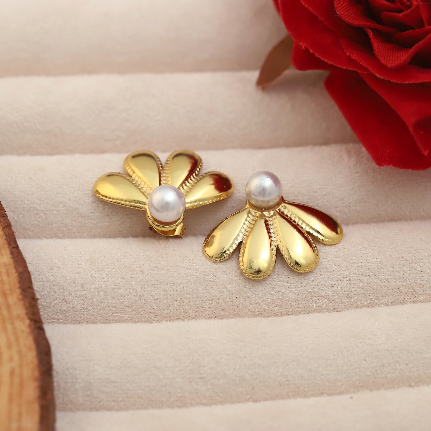 Pearl flora Earrings