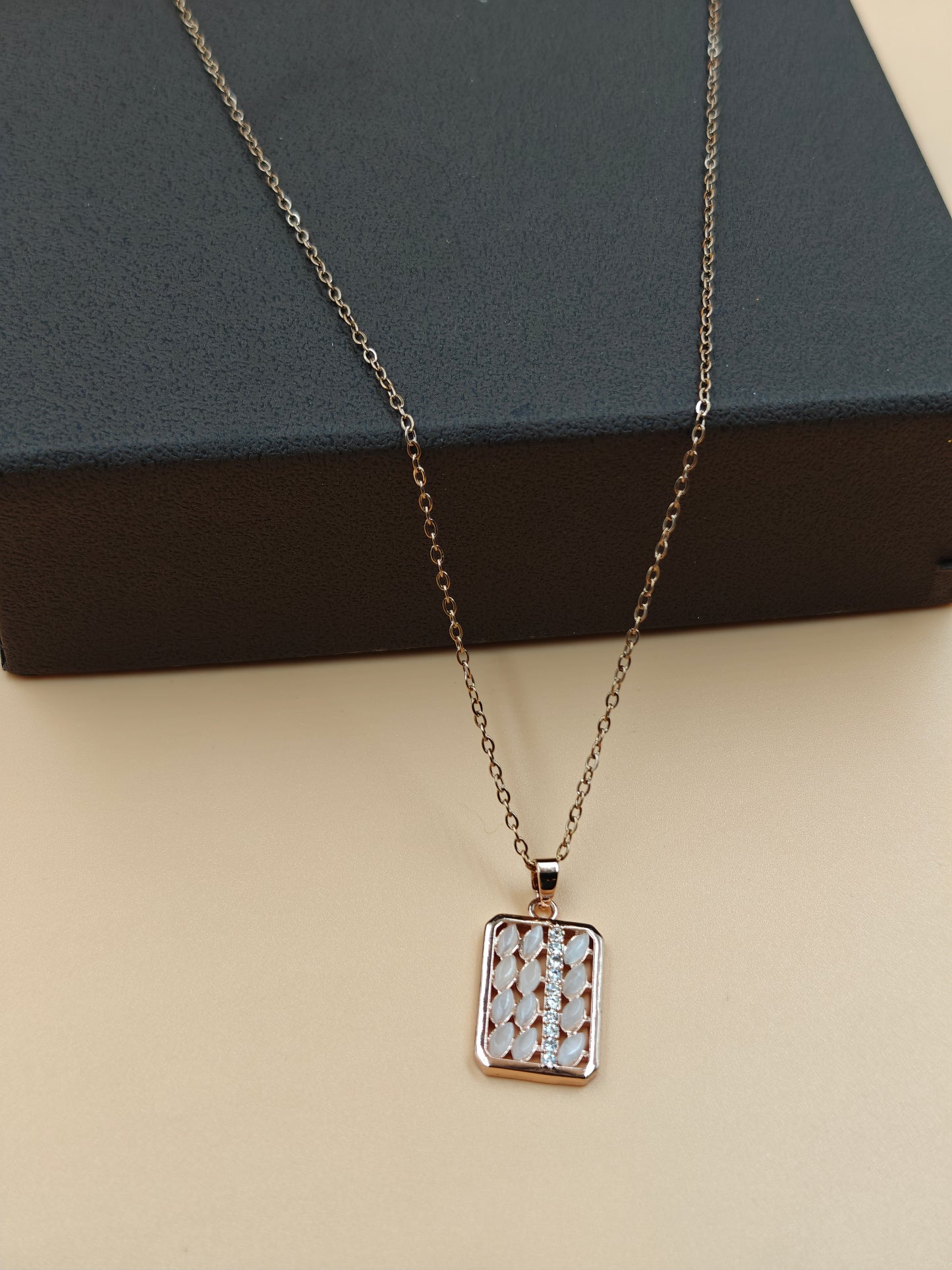Elegant Gold-Plated Chain Pendant – Tarnish-Resistant and Waterproof