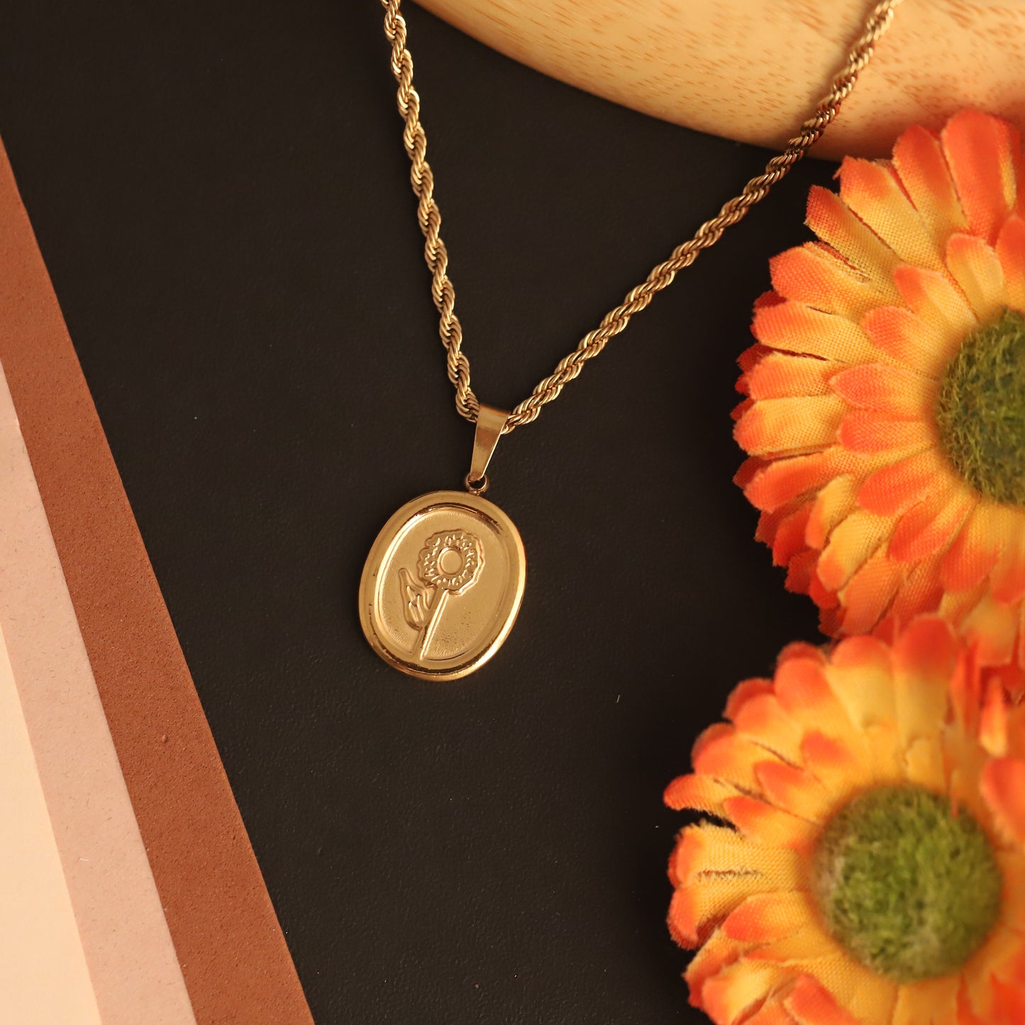 Gleam & Grace: Premium Wear Necklace