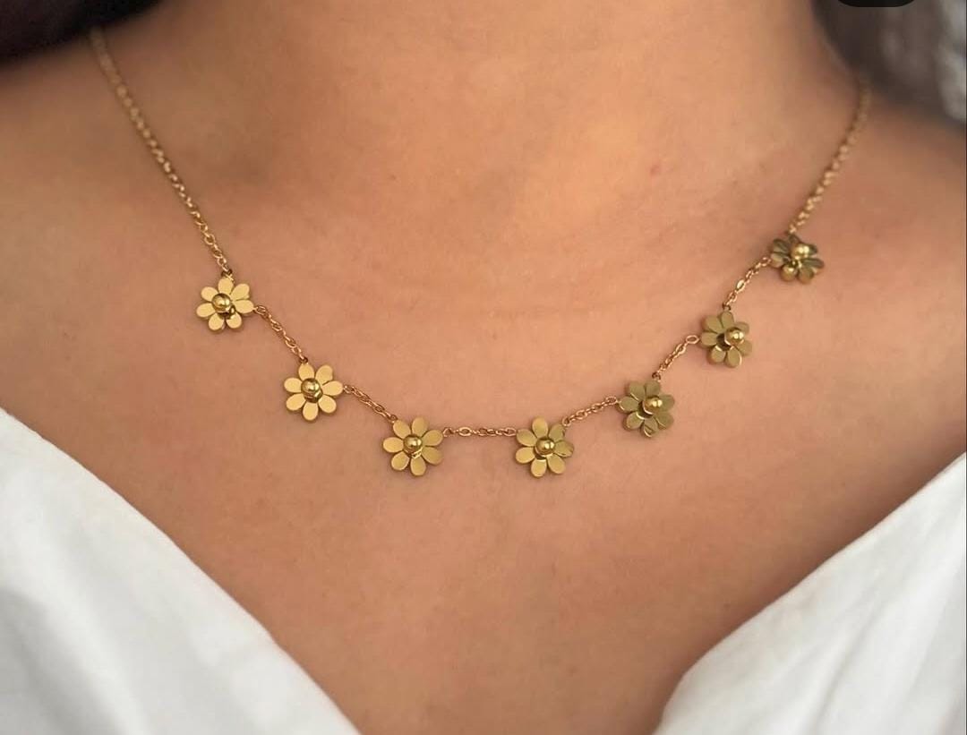 Flora Necklace| Gold plated| Hypoallergenic| Antitarnish
