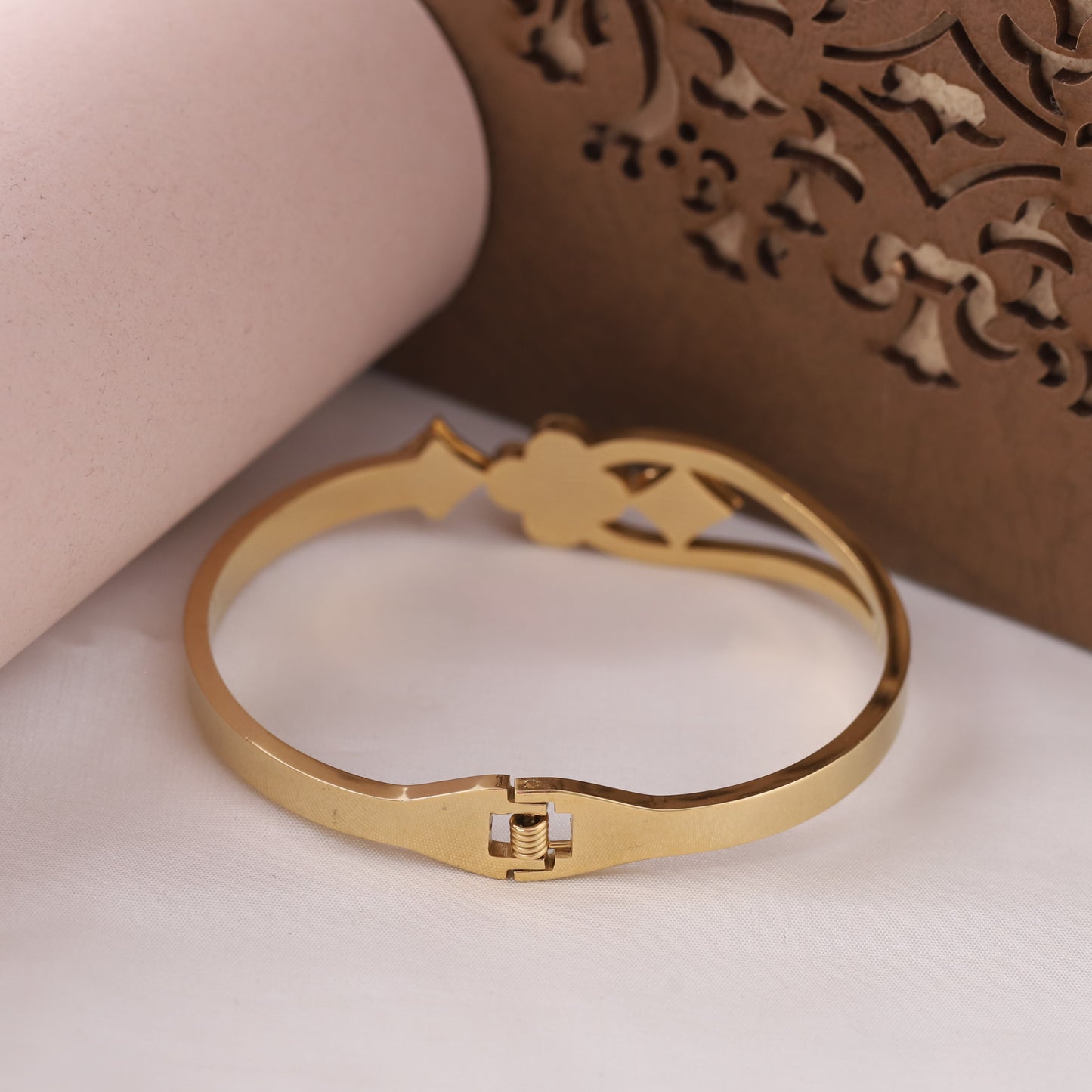 Timeless Glow Bracelet SSB435