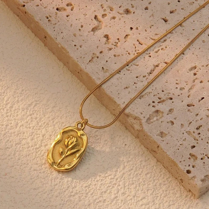 Gleam & Grace: Premium Wear Necklace