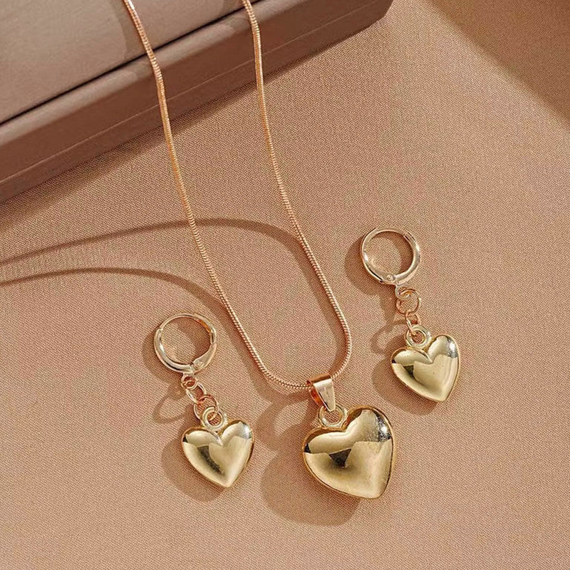 Trendy Heart Pendant and earrings set