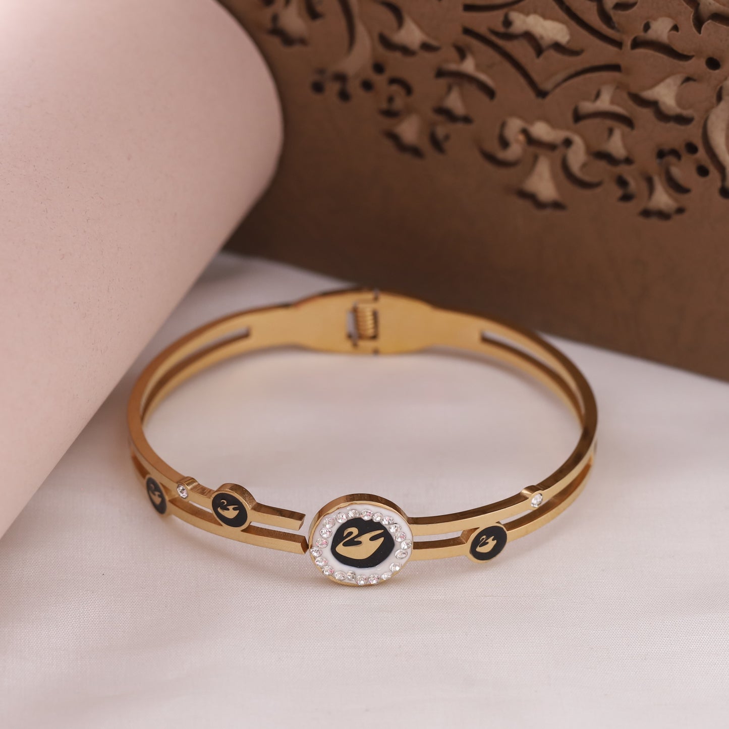 GleamOn Cuff