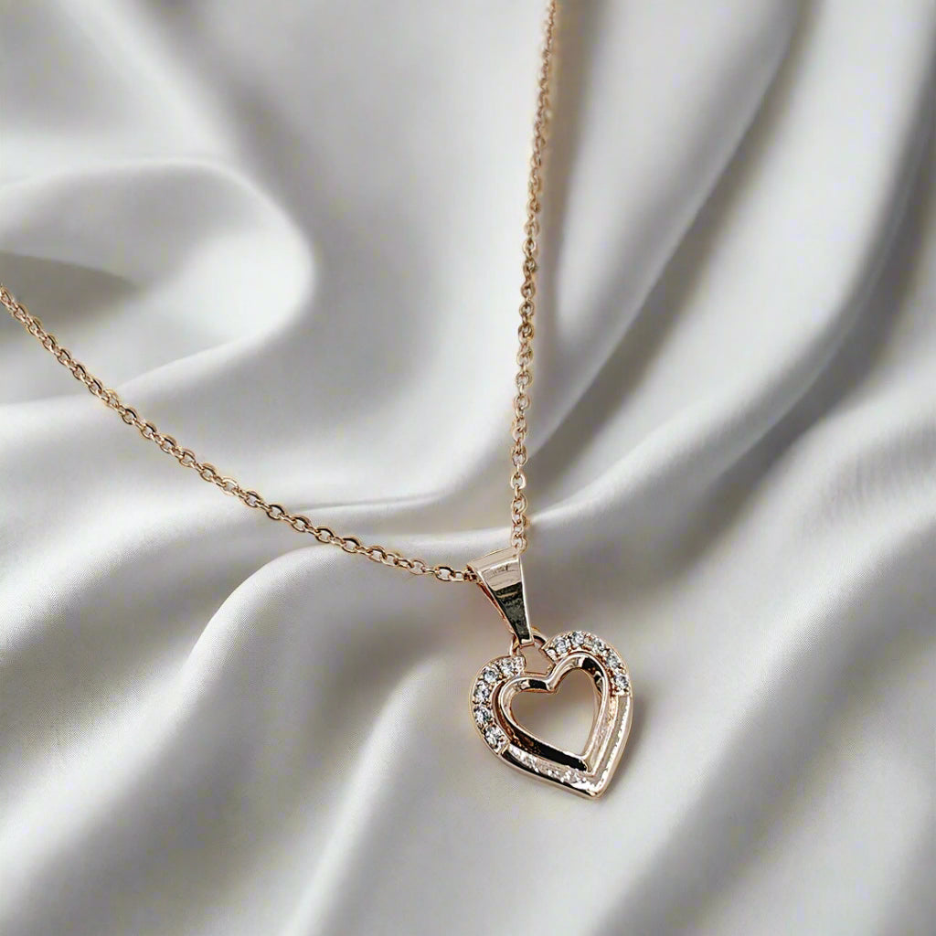 Celebrity-Inspired Waterproof Gold-Plated Chain Pendant for Daily Wear