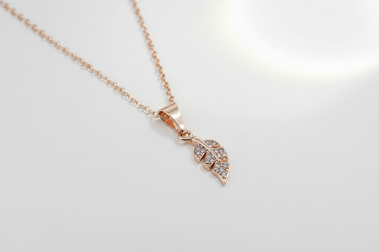 Gold-Plated Pendant Necklace – Waterproof and Anti-Tarnish for All-Day Wear