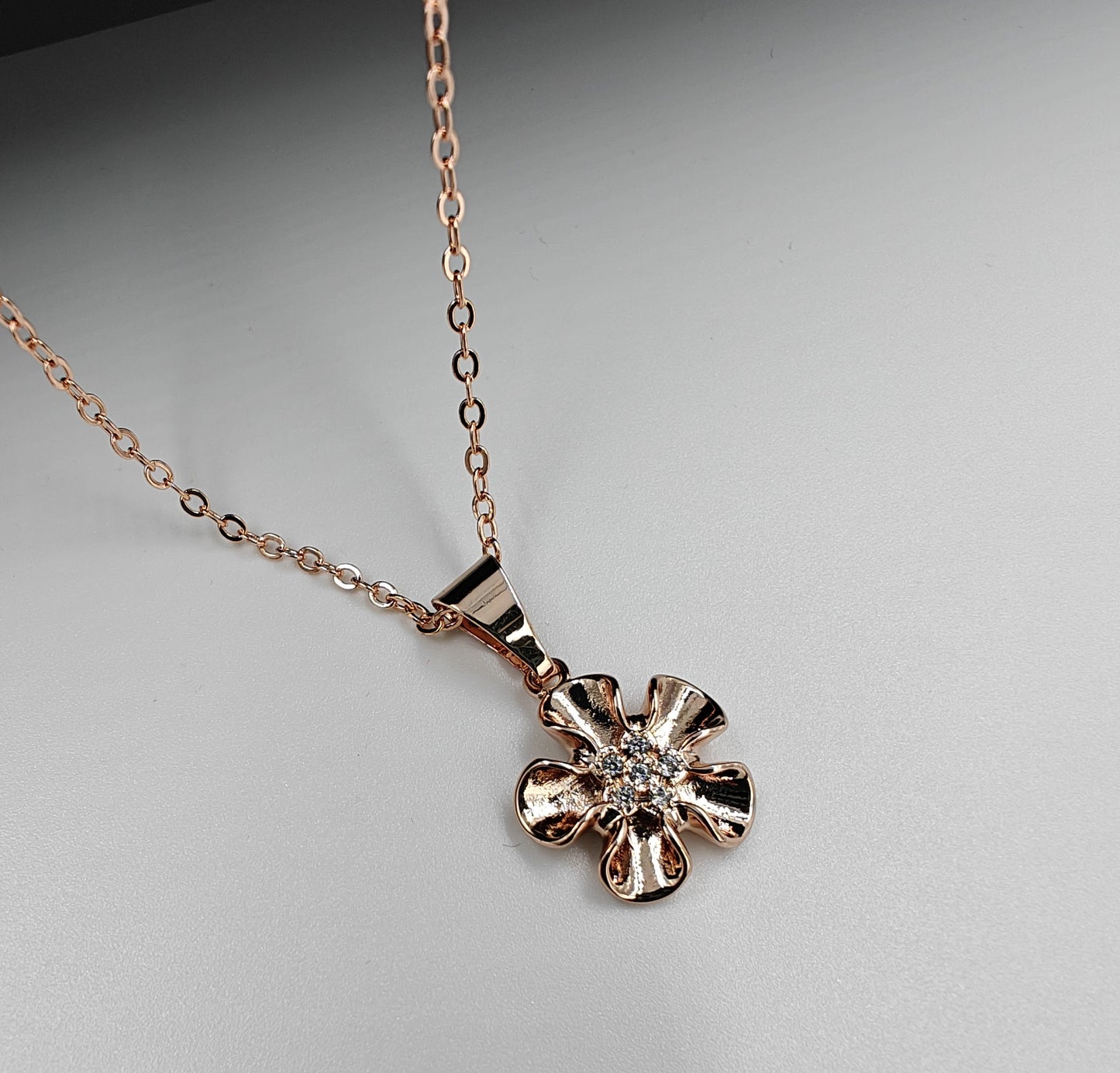 Waterproof Flower pendent chain | Rose gold | Daily wear