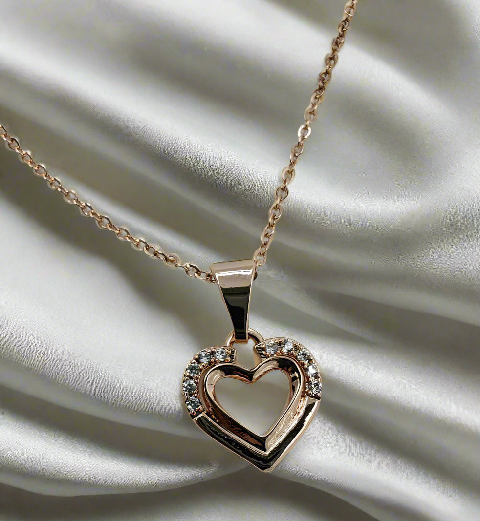 Celebrity-Inspired Waterproof Gold-Plated Chain Pendant for Daily Wear