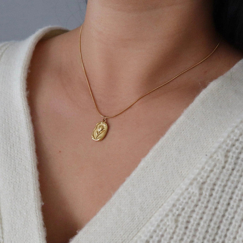 Gleam & Grace: Premium Wear Necklace