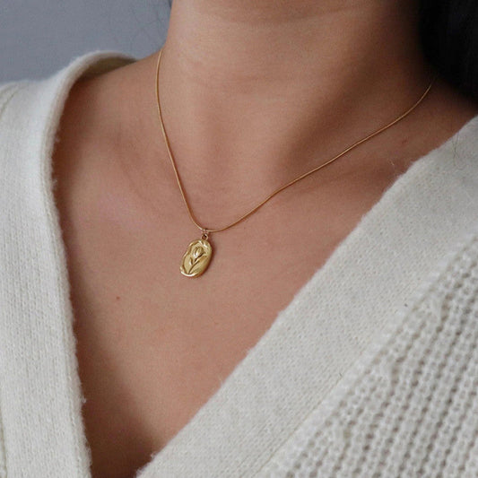 Gleam & Grace: Premium Wear Necklace