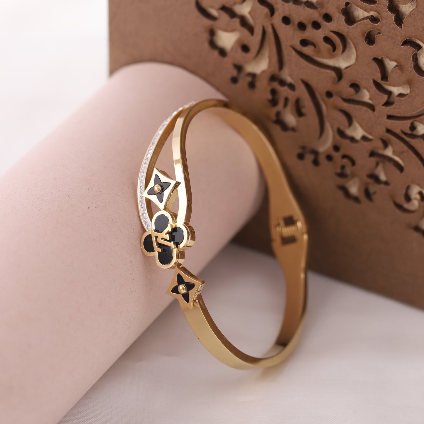 Timeless Glow Bracelet SSB435