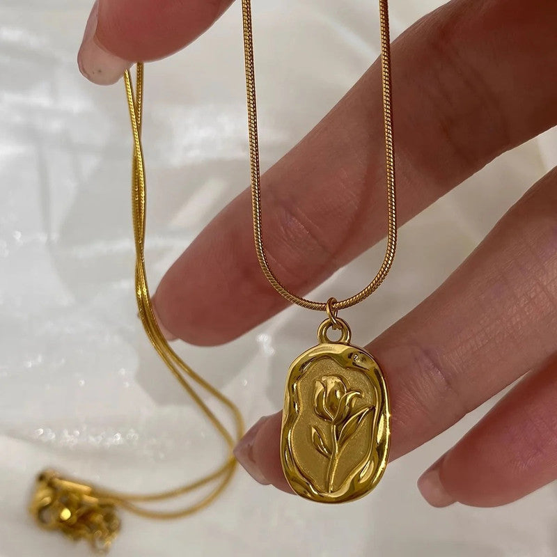 Gleam & Grace: Premium Wear Necklace