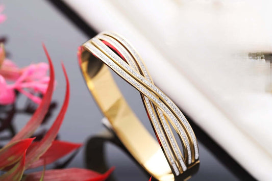 woman gold bracelet