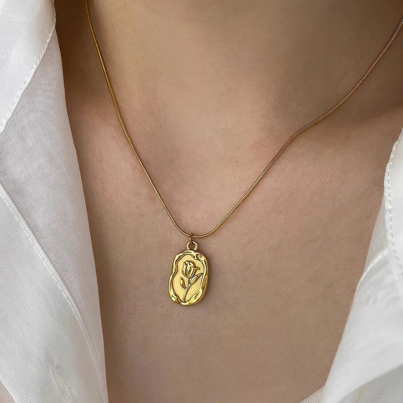 Gleam & Grace: Premium Wear Necklace