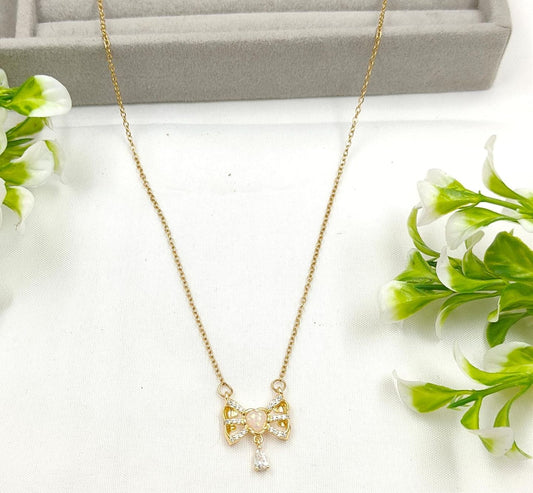 The Bow necklace