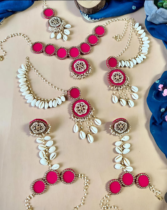 Handcrafted Queen necklace set