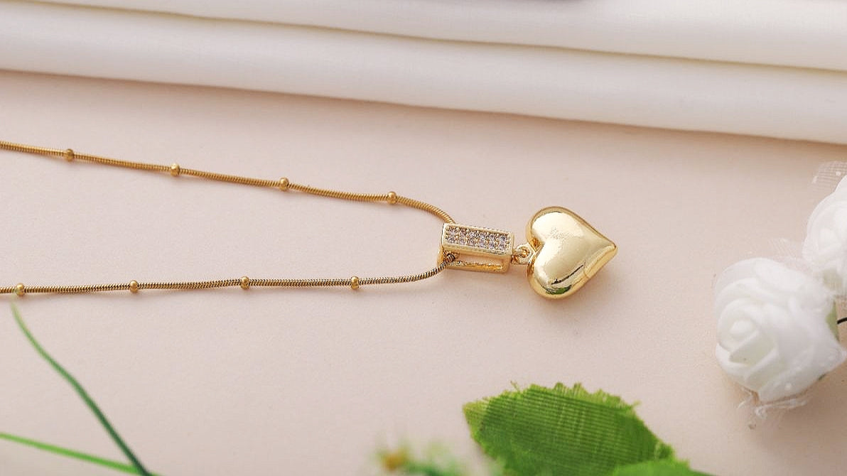 Golden heart pendant necklace