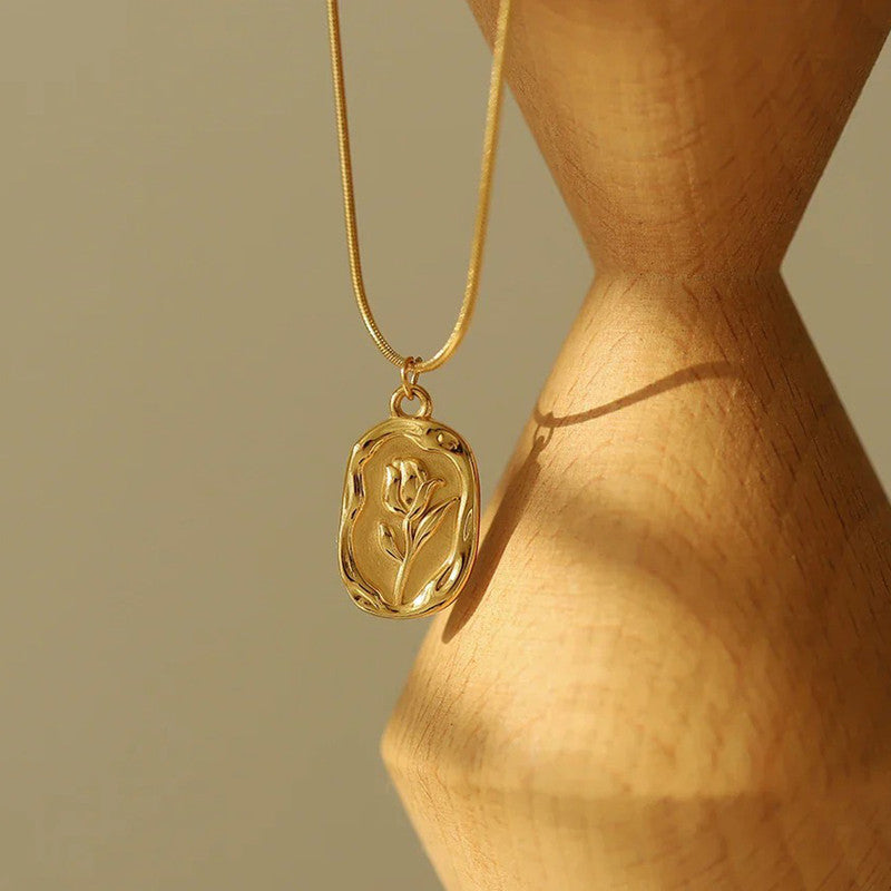 Gleam & Grace: Premium Wear Necklace