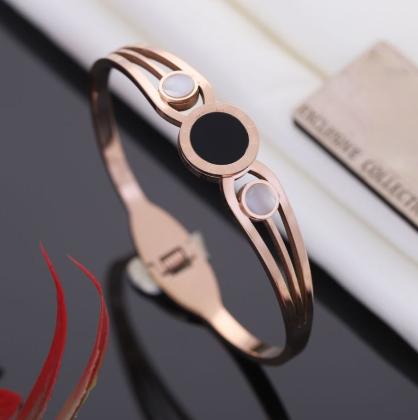 Handy mandy bracelet | rose gold bracelet