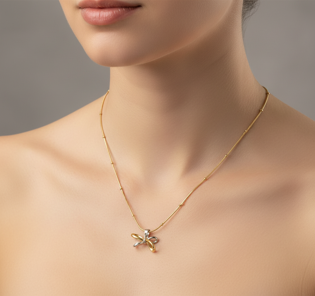 The Bow necklace