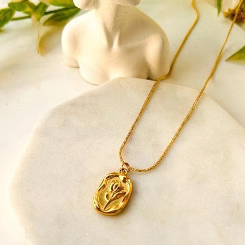 Gleam & Grace: Premium Wear Necklace